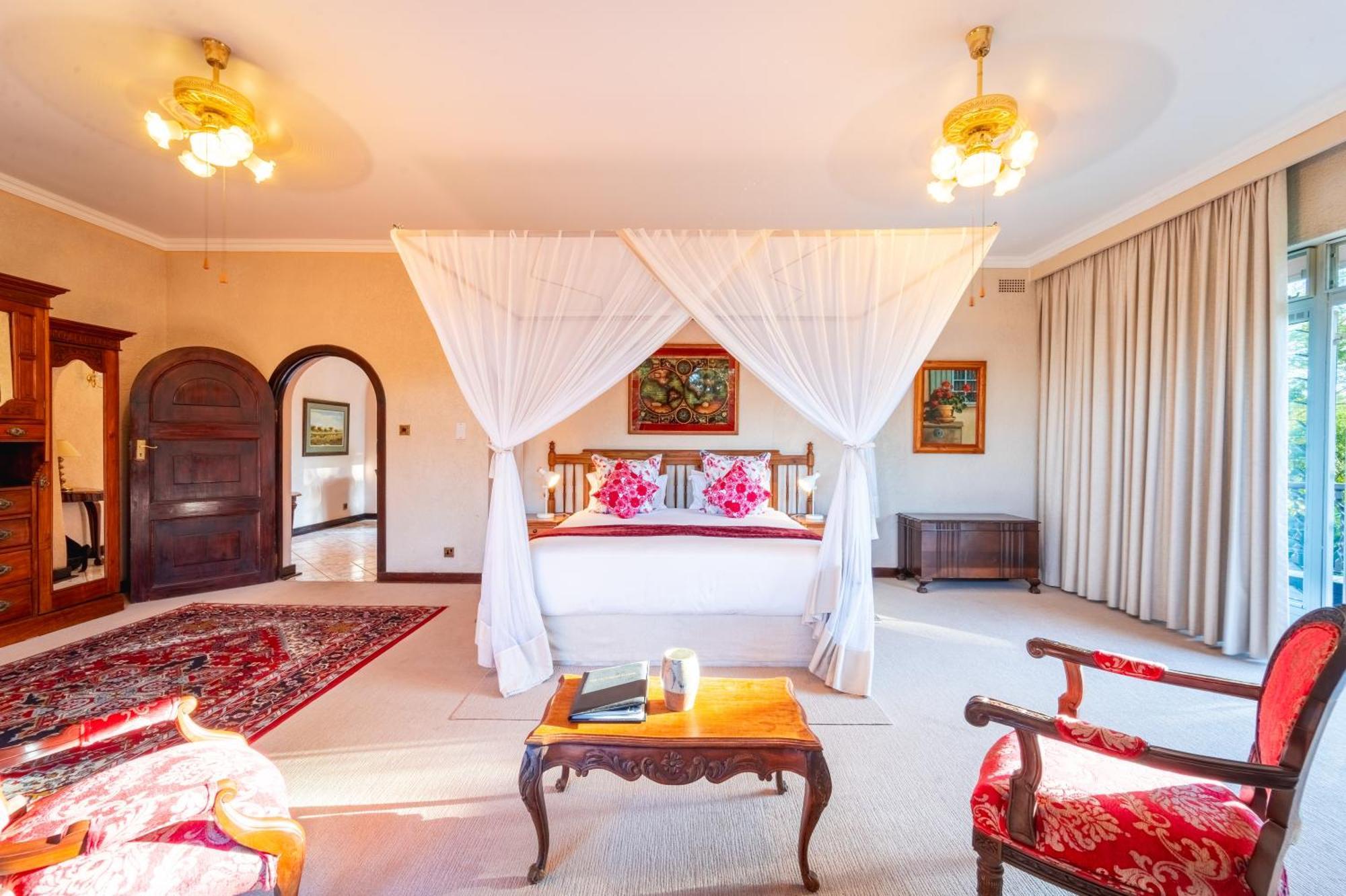 The Victorian Manor Bed & Breakfast Виктория Фолс Екстериор снимка